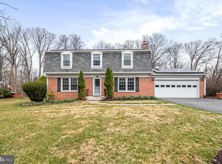 7121 Panorama Dr, Rockville, MD 20855