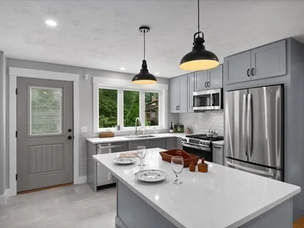 14 Norway Farms Dr, Norfolk, MA 02056