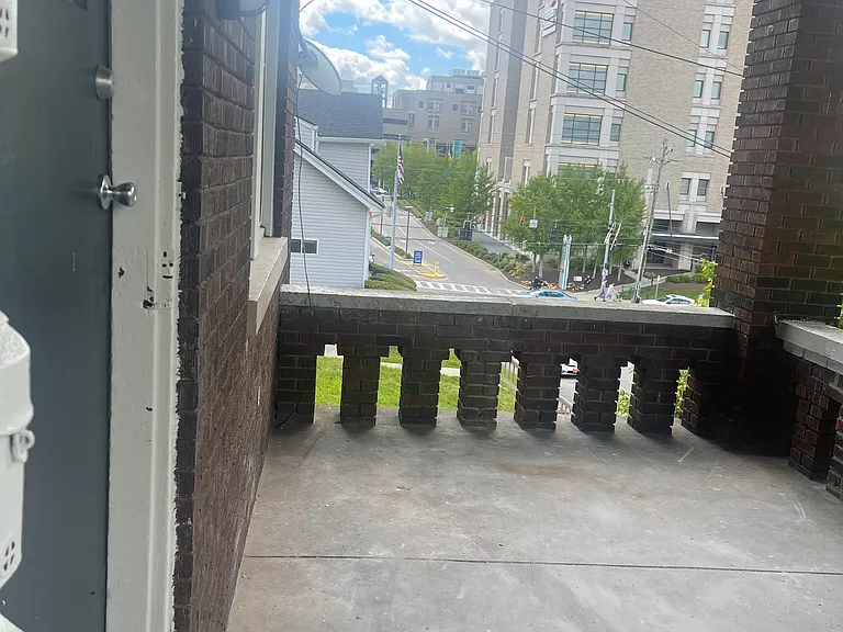 411 Catherine St #1 — Photo 4