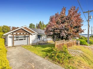 1154 Finlay St, White Rock, BC V4B 4K8