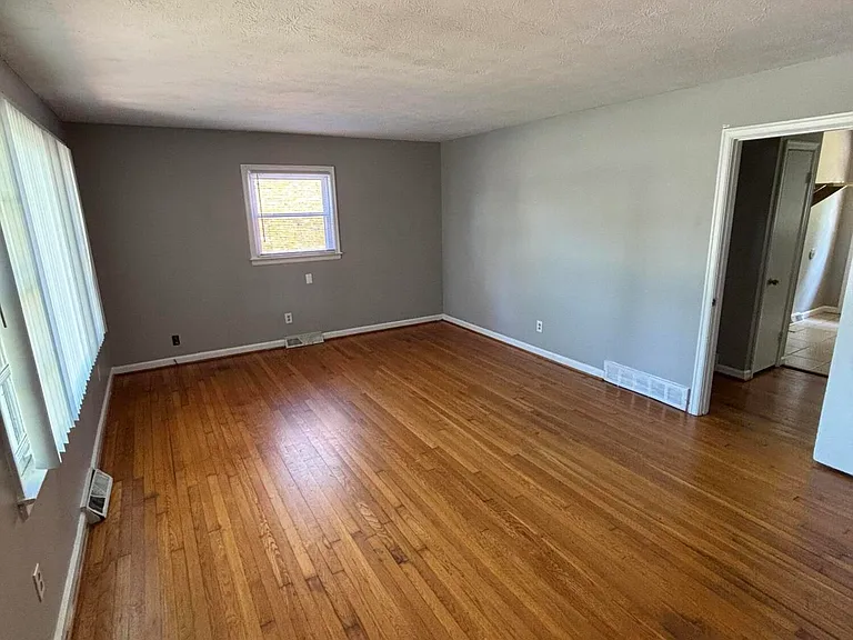 613 Anniston Dr — Photo 2