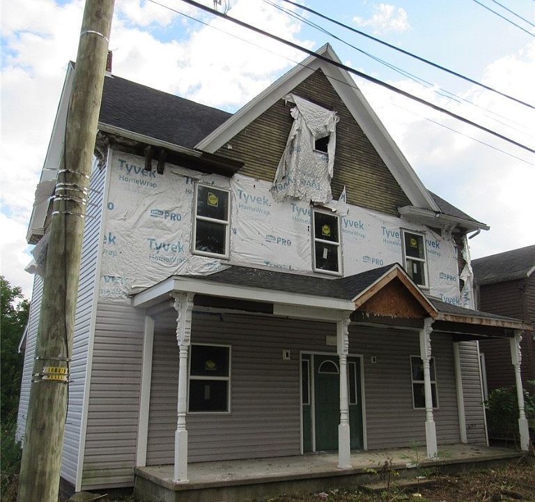 1st image of 414 Main St
