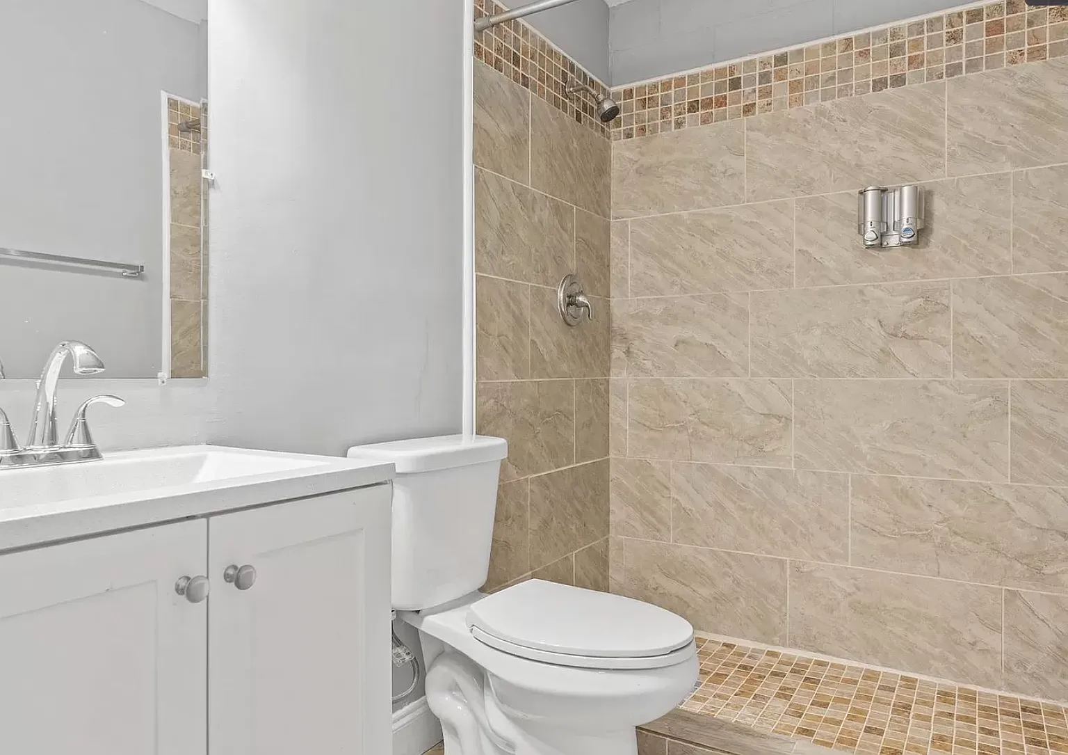2 bed, 725 sqft, $1,200 — Photo 3
