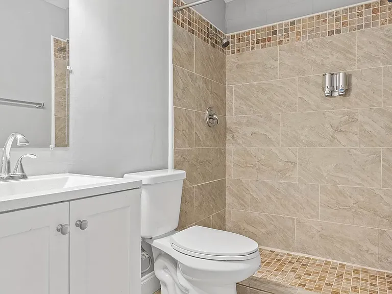 125 Honeysuckle Ln — Photo 3