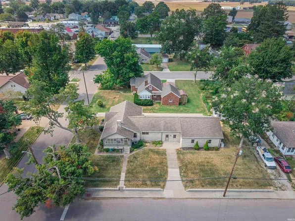 15 E Fletchall St, Poseyville, IN 47633