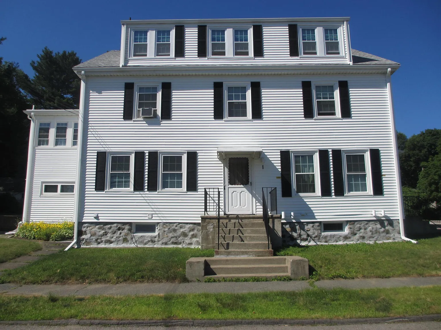 3 bed, 1500 sqft, $4,100 — Photo 1