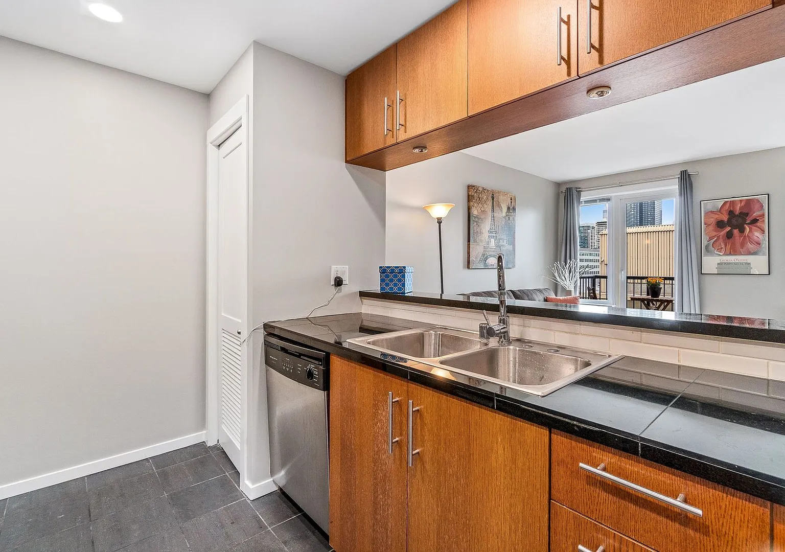 1Bd/1Ba Seattle Condo — Photo 3