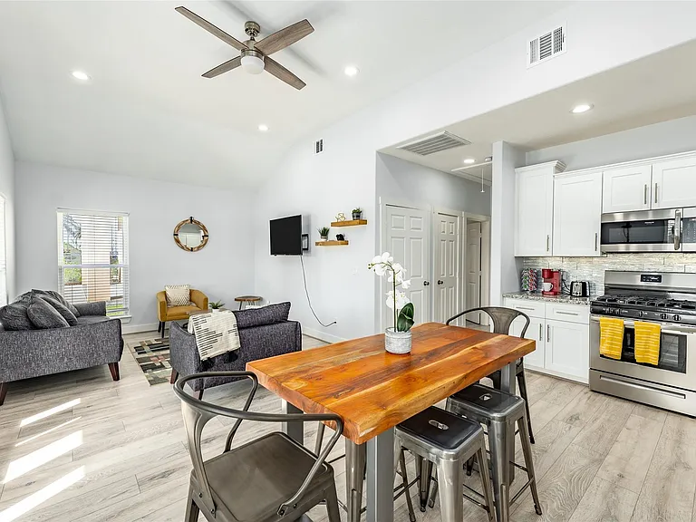 294 Debbie Ln — Photo 1