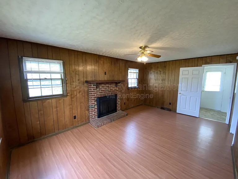 1804 Sherwood Dr — Photo 16