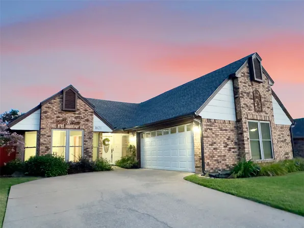 1621 Autumn Chase Sq, Bedford, TX 76022