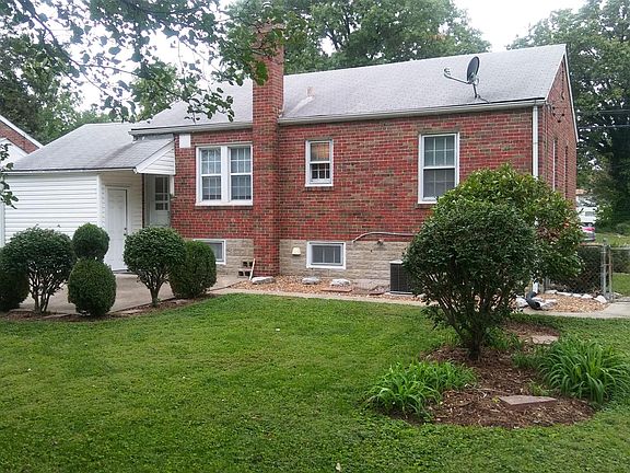 2nd image of 990 N New Florissant Rd