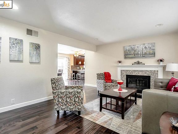 4th image of 8463 Beverly Ct