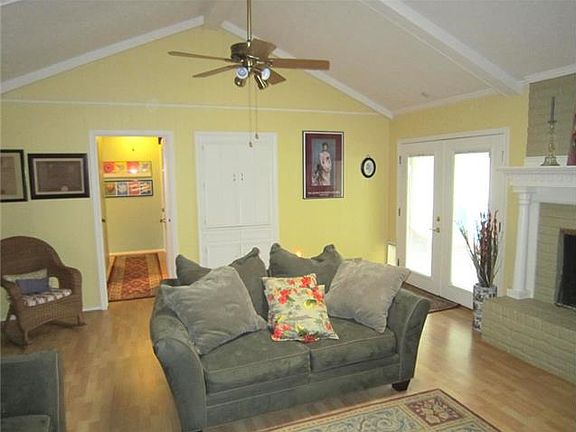 4th image of 518 Sheffield Dr