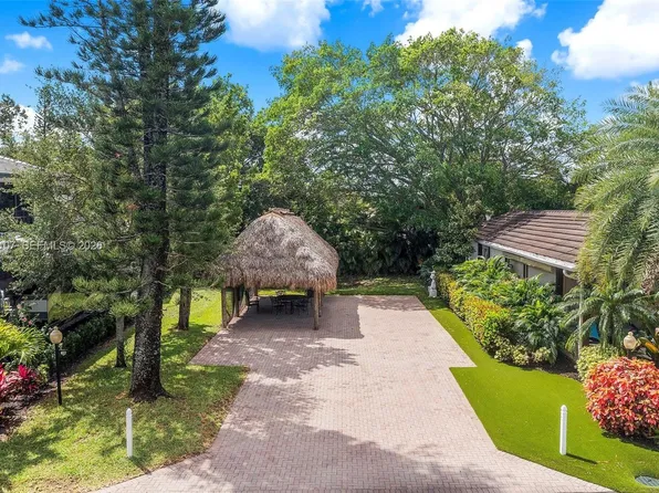 22 S Cortez Dr, Pompano Beach, FL 33068