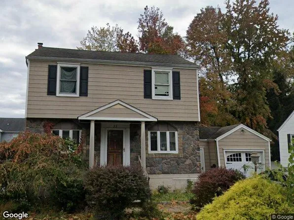 33 Park Dr, Kenilworth, NJ 07033