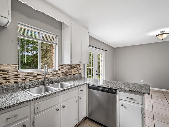 3rd image of 3145 Tipperary Dr
