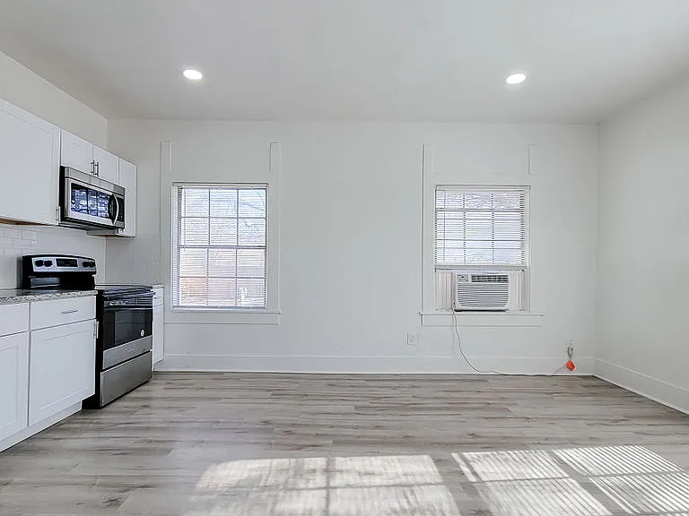 121 W Moore St #101 — Photo 40