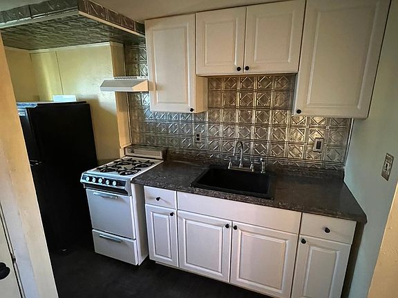 4th image of 18 Wentworth Dr