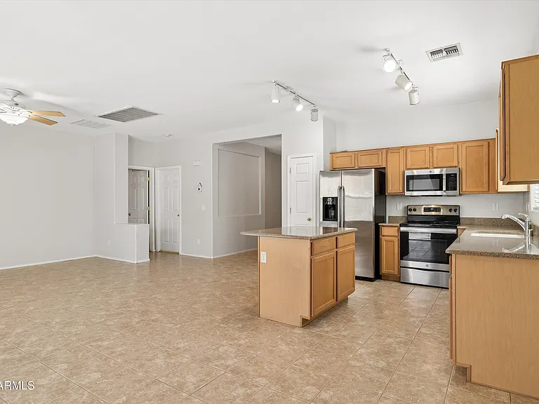4323 W T Ryan Ln — Photo 1