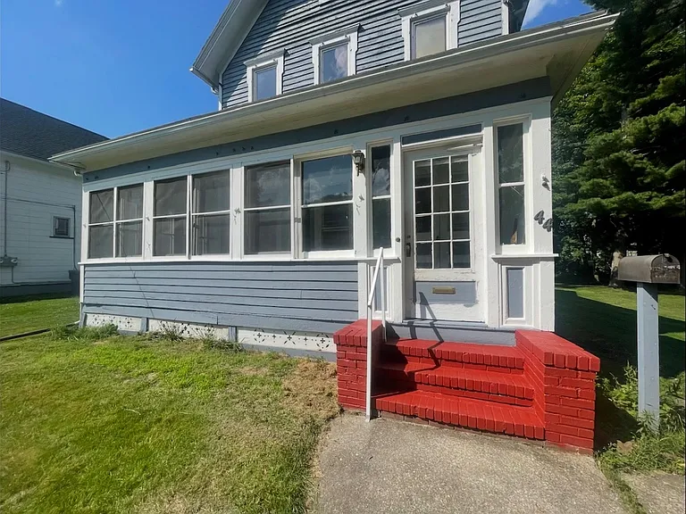 44 Pollard Ave — Photo 1