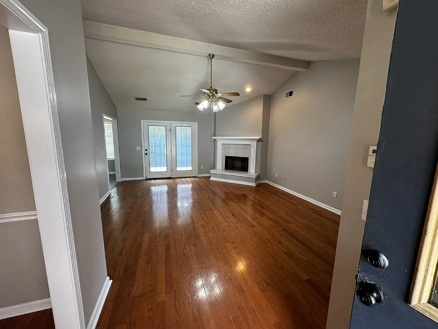 4 bed, 2.0 bath, 1914 sqft, $1,850 — Photo 2