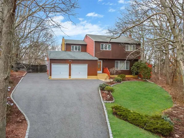 7 Sunrise Place, Farmingville, NY 11738