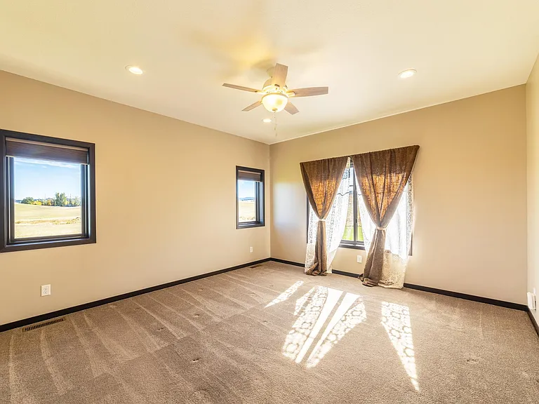 2850 Hillsview Rd — Photo 10