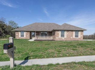 345 Davis Dr, Holts Summit, MO 65043