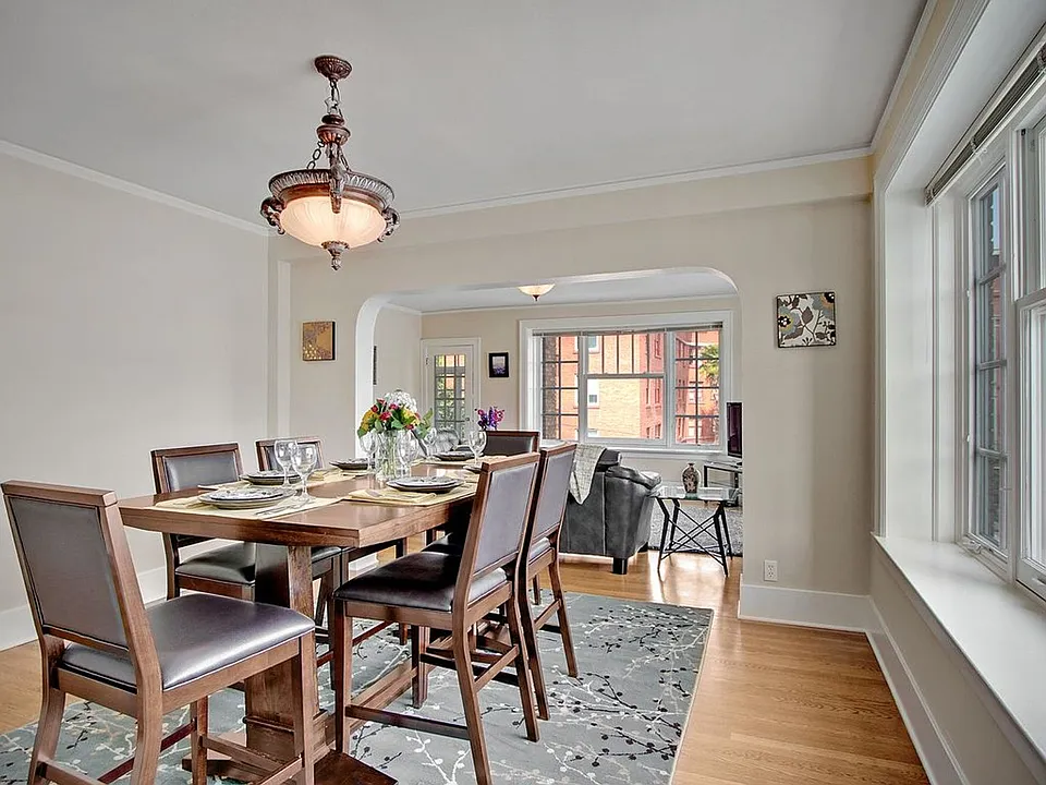 Townhouse Apartments