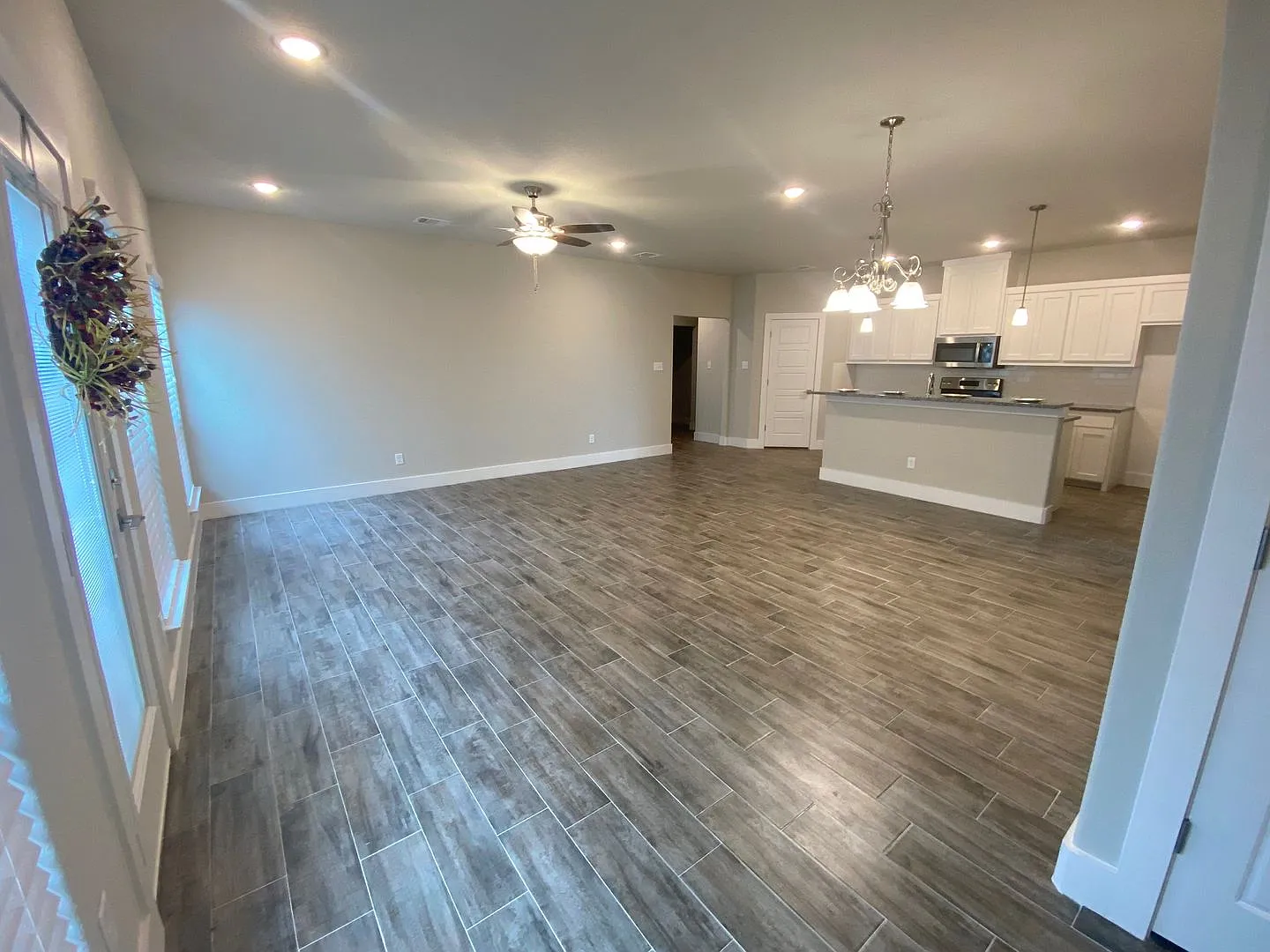 3/2/2 Coming Soon!! Gorgeous Custom Features - Godley Isd — Photo 2