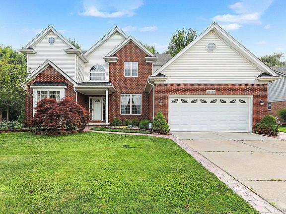 2nd image of 36510 Orchard Lake Dr