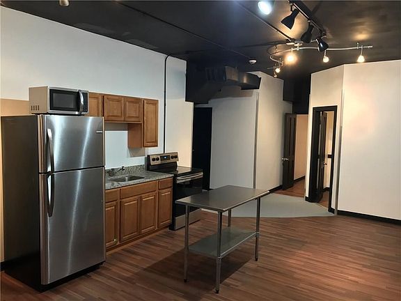 3rd image of 26 Summer St