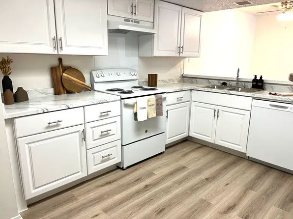 1378 Sylvan Dr, Hurst, TX 76053