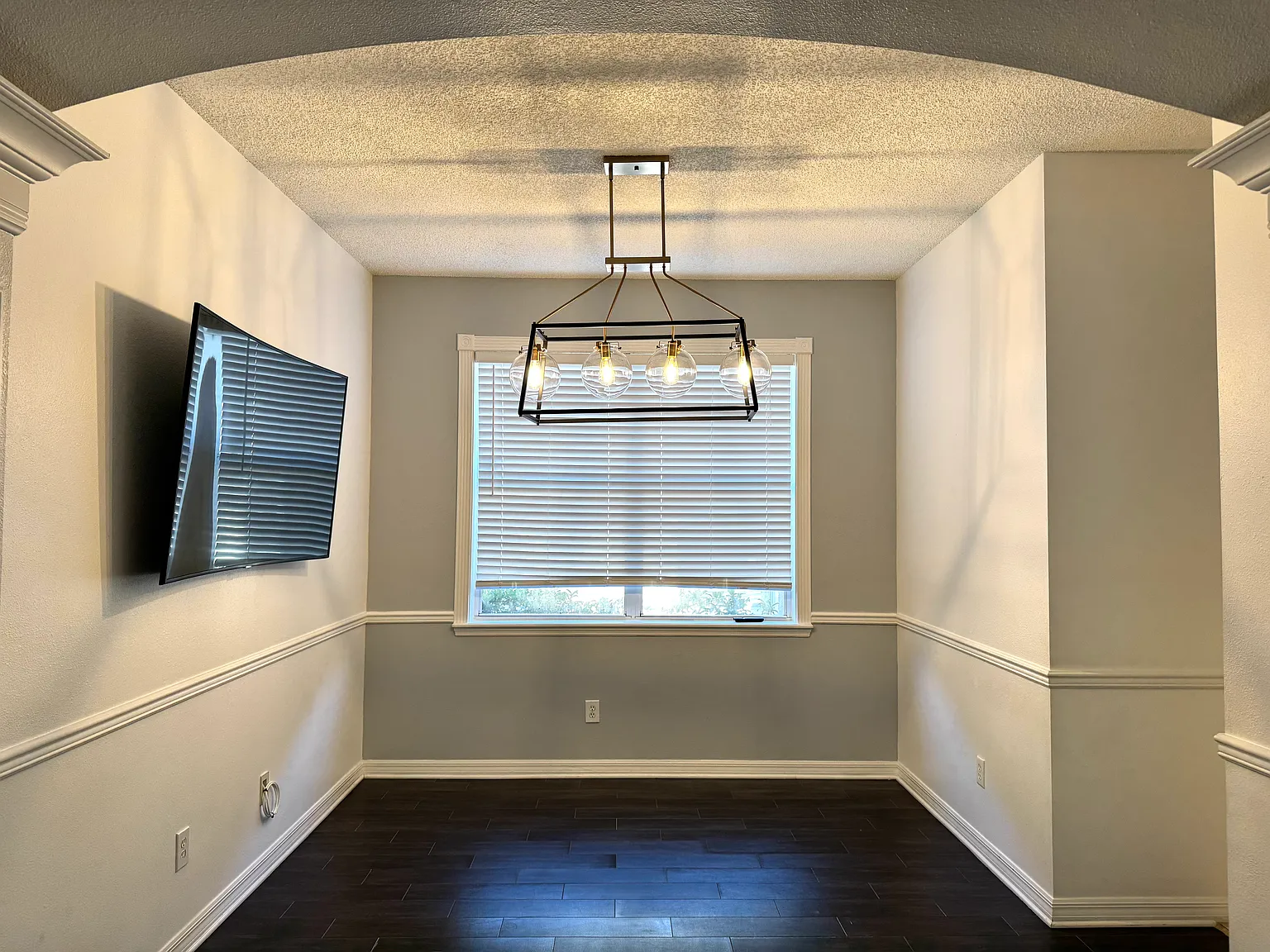 4 bed, 2.5 bath, 2052 sqft, $3,800 — Photo 4