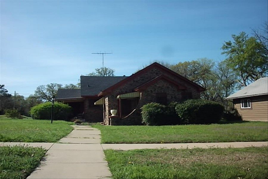 1st image of 2820 Galvez Ave