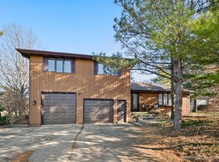 510 N Oak St, Hinckley, IL