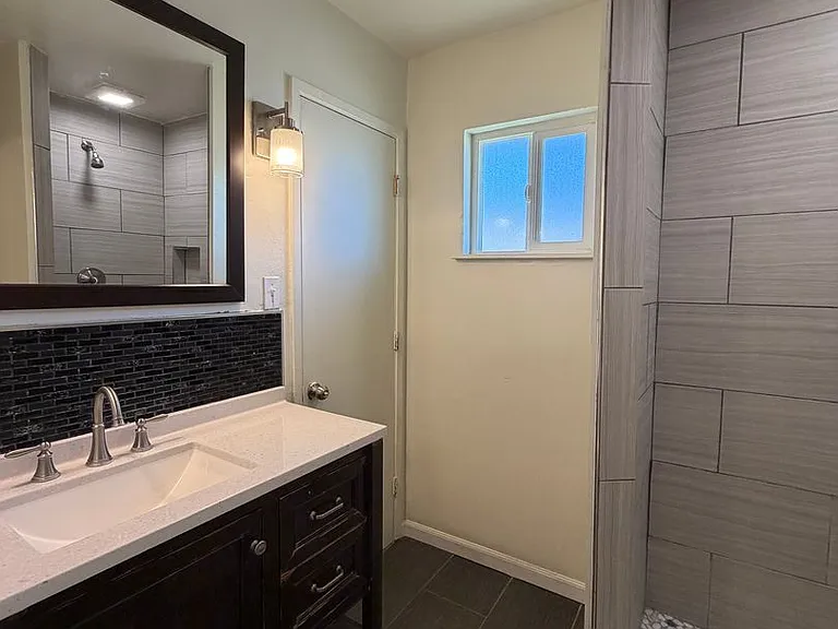 29205 Exeter St — Photo 52