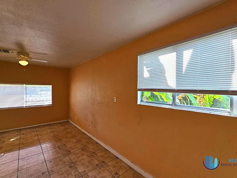 832 N Combee Rd — Photo 9