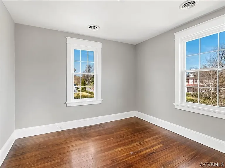 2900 Seminary Ave — Photo 16