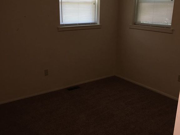 2nd image of 908 W Clinton Dr