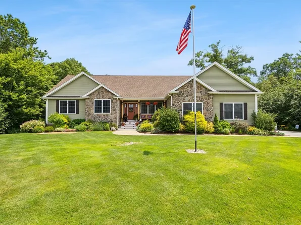 92 Buckingham Dr, Swansea, MA 02777