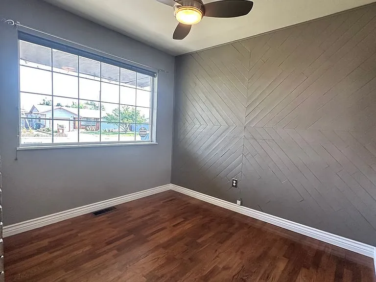 709 Schons Pl — Photo 11