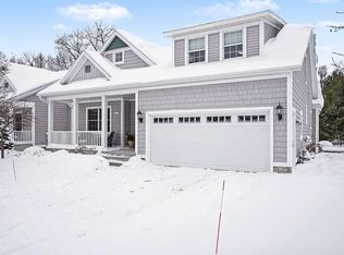 627 Parkview Ave, Spring Lake, MI 49456