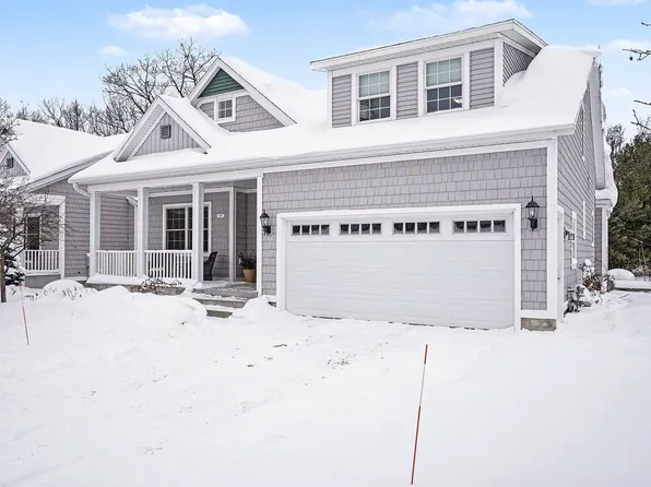 627 Parkview Ave, Spring Lake, MI 49456