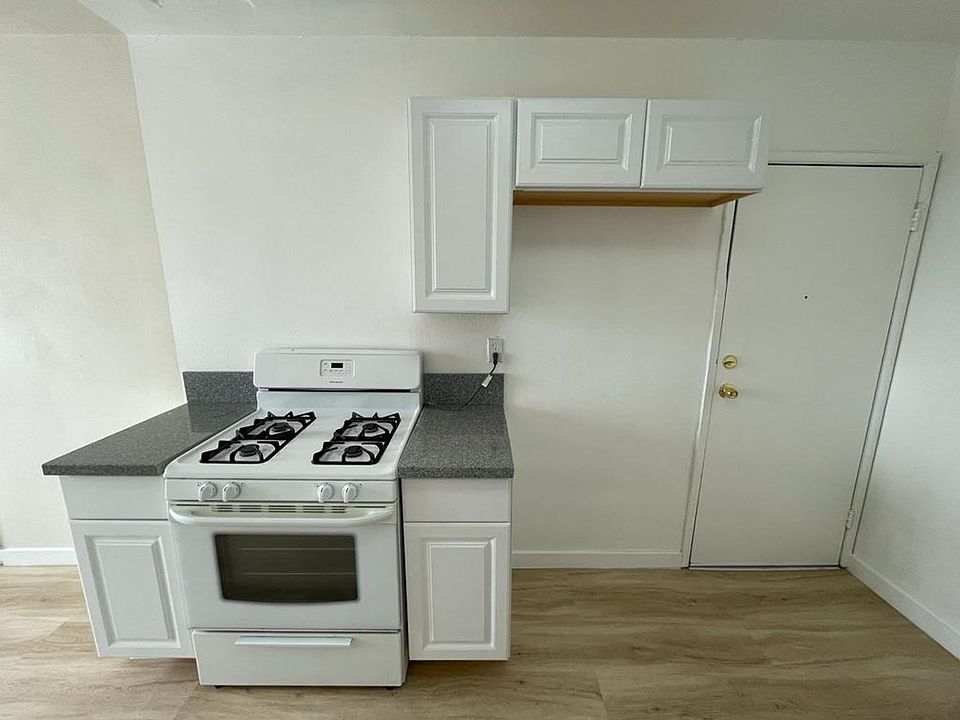 1st image of 7339 Woodman Ave #12