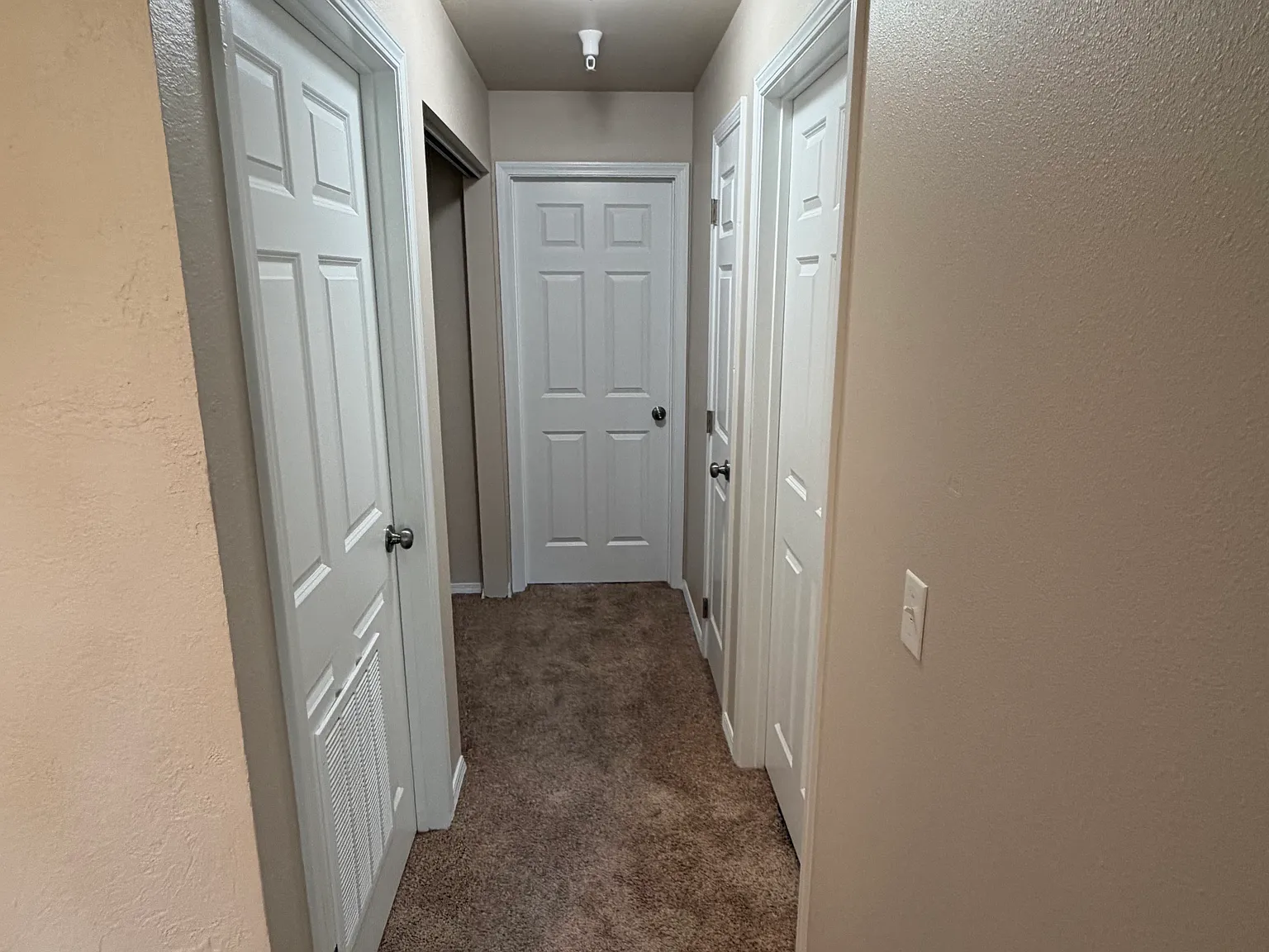 2 bed, 950 sqft, $1,300 — Photo 4
