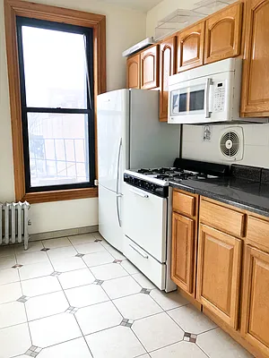 Rented by Skyline Group Real Estate | media 23