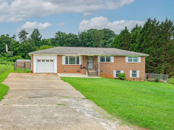 131 Deerfield Dr, Wellford, SC 29385