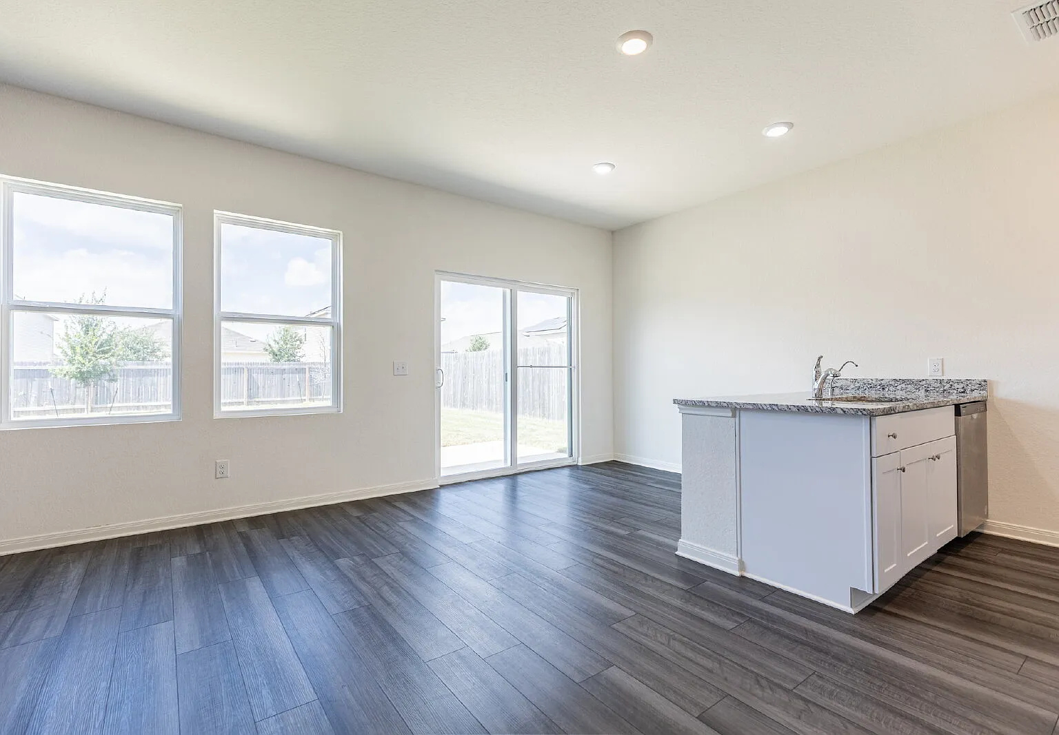 3 bed, 2.5 bath, 1172 sqft, $1,400 — Photo 4