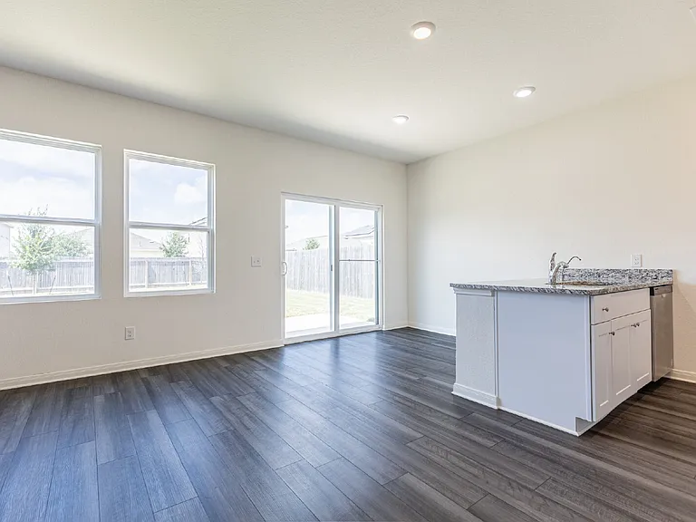 14706 Maple Ter — Photo 4